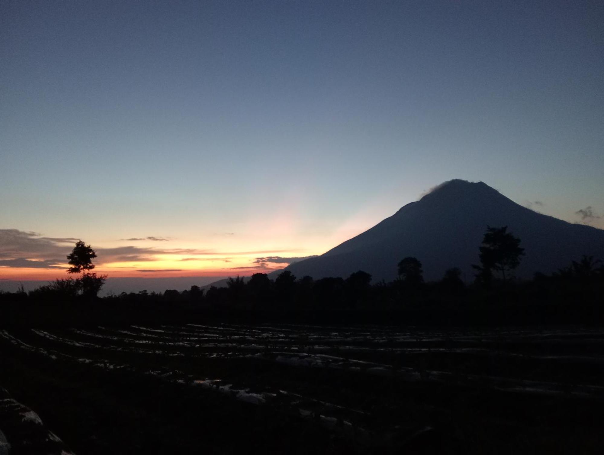 Vulkaan Homestay Berastagi Bagian luar foto
