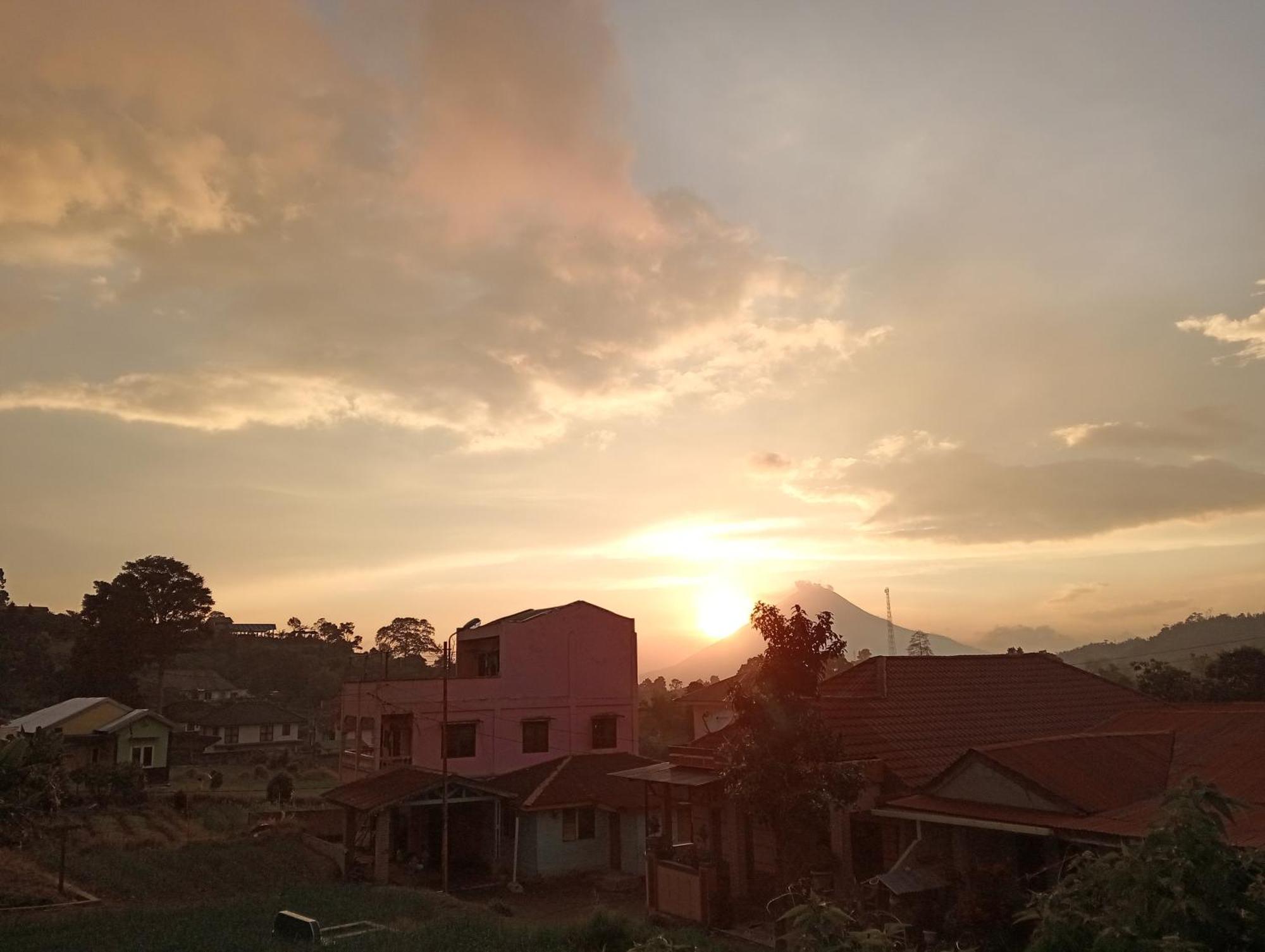 Vulkaan Homestay Berastagi Bagian luar foto