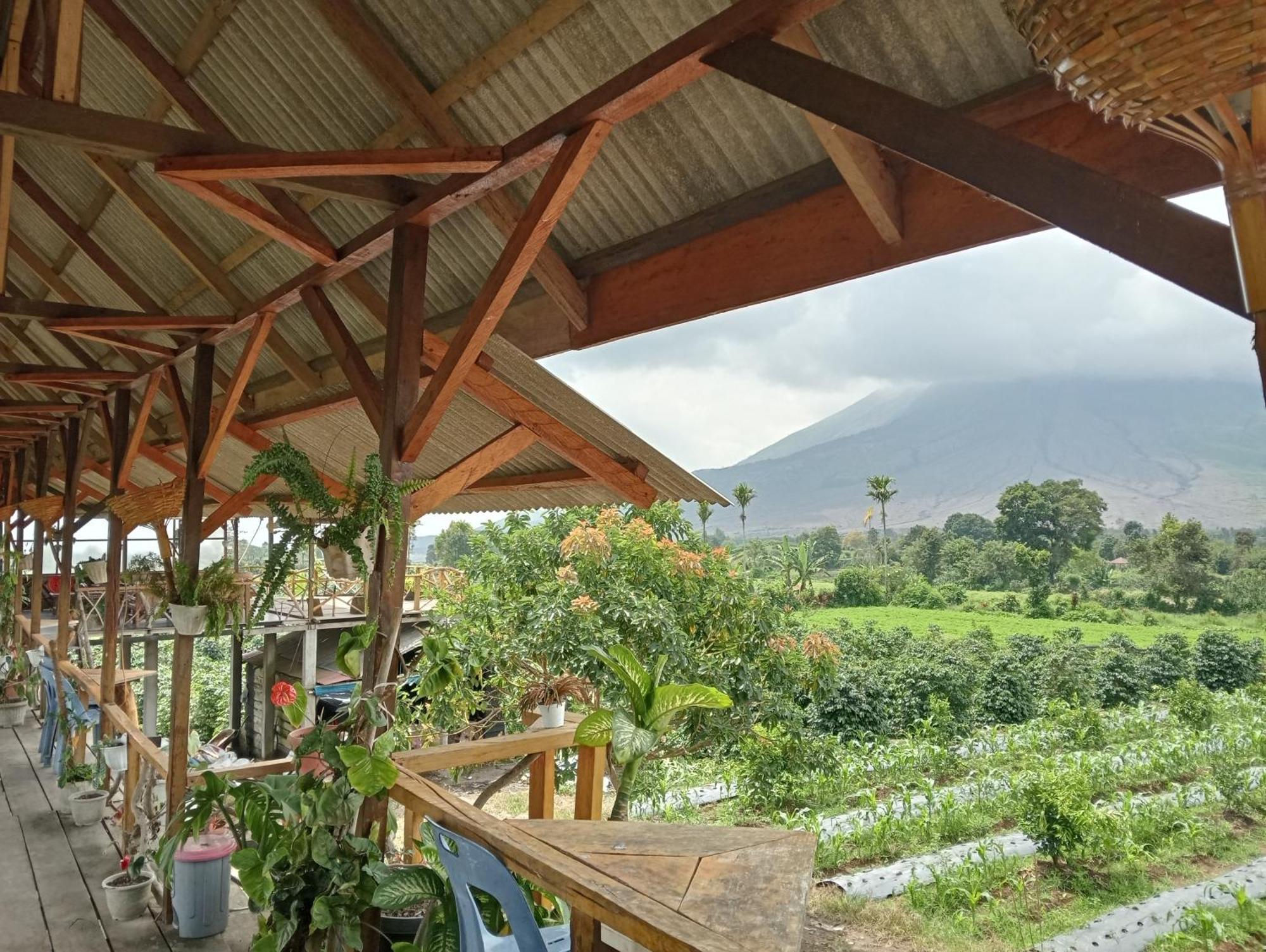 Vulkaan Homestay Berastagi Bagian luar foto