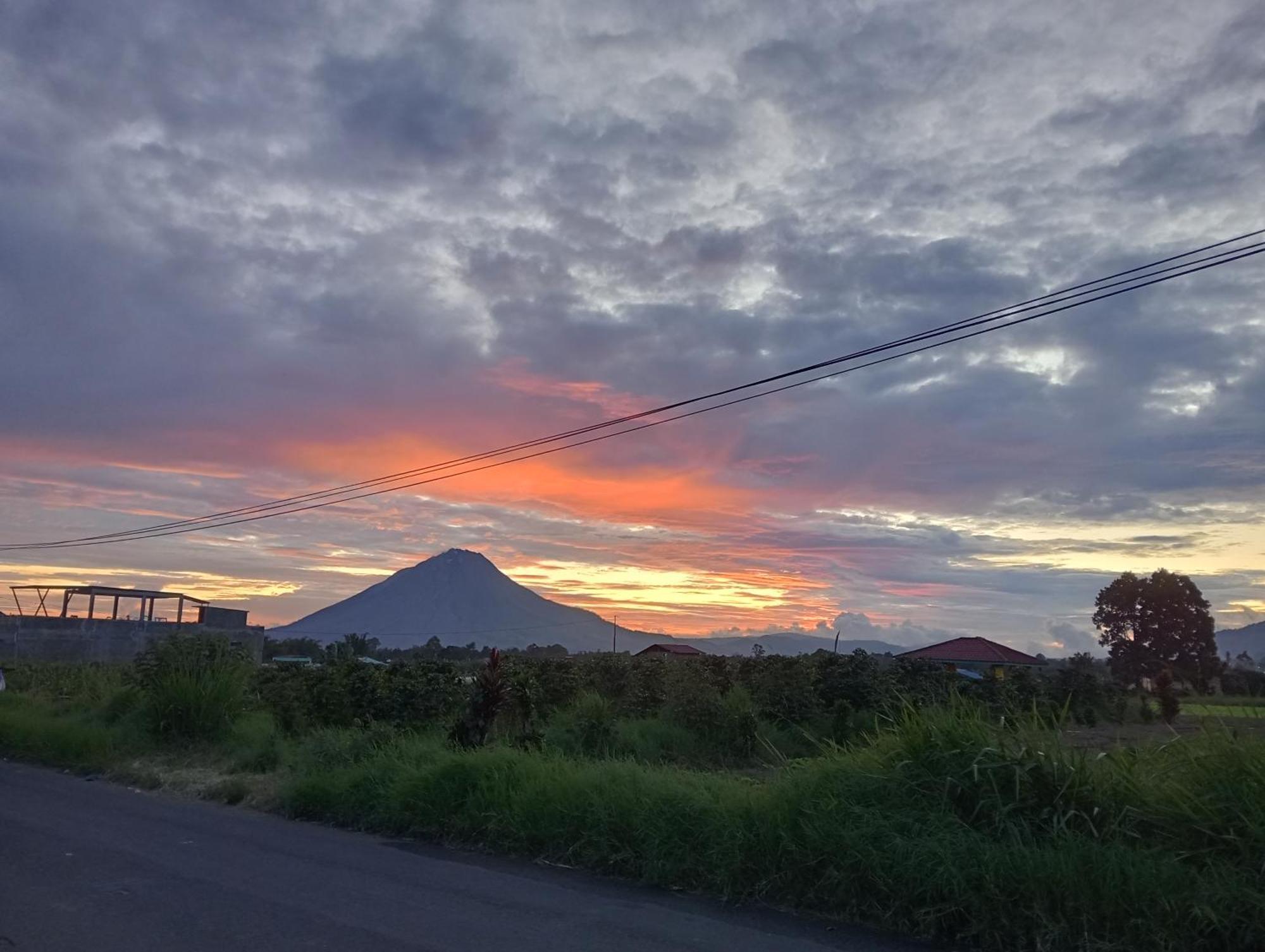 Vulkaan Homestay Berastagi Bagian luar foto